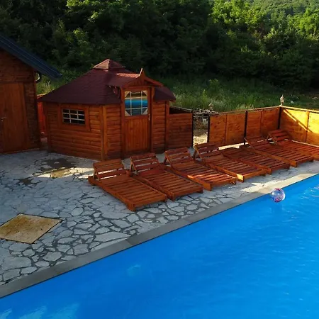 Bazen Bosanska Kuca Bungalov Cazin