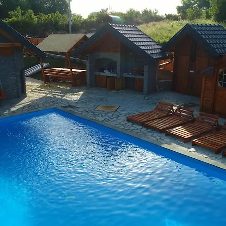 Bazen Bosanska Kuca Bungalov Cazin